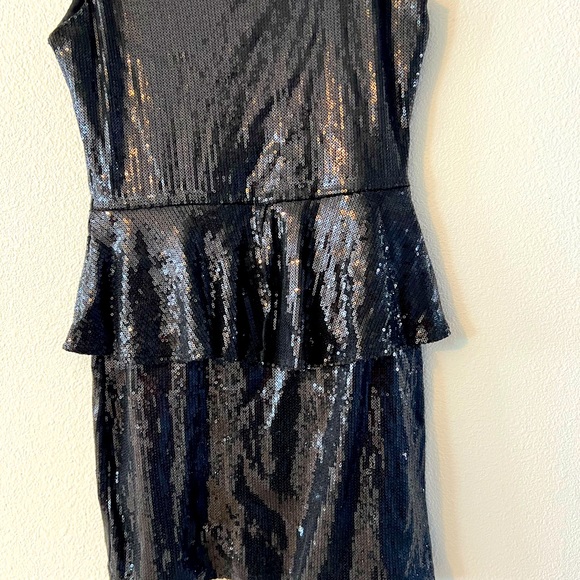 Audition fashion in women’s dress - Picture 3 of 8